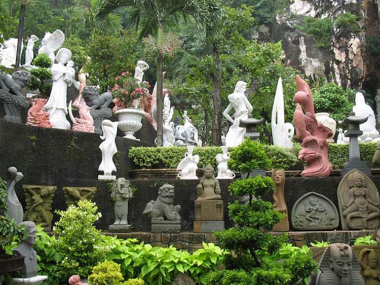 Vietnam’s ancient stone carving village receives national heritage certificate