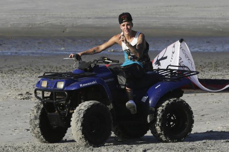 Pop singer Justin Bieber charged with assault in Canada