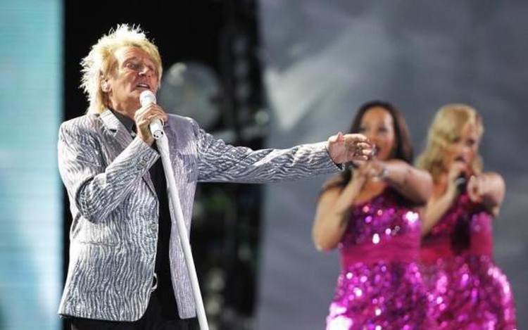 Celebrity photographer sues Rod Stewart for $2.5 million over picture