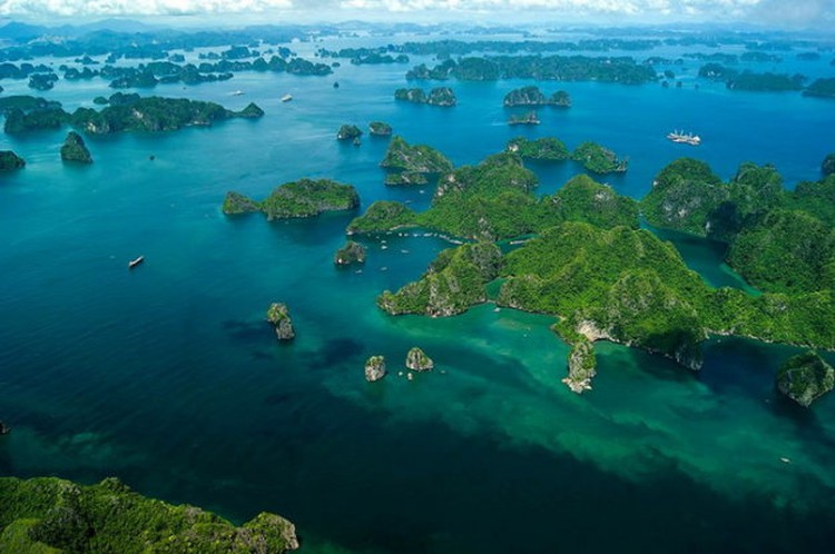 Vietnam’s Ha Long Bay becomes 'green heaven' in photos taken from seaplane