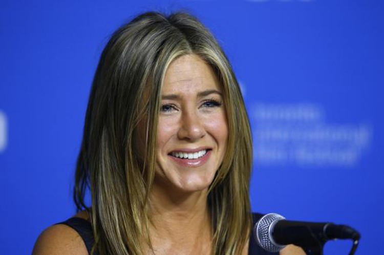Layered star Jennifer Aniston takes spotlight in 'Cake'