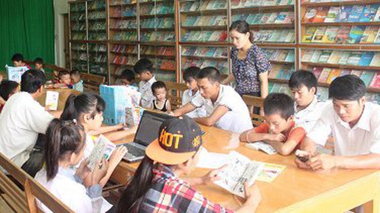 Vietnam academic runs free library with 10k books, magazines for 10 yrs
