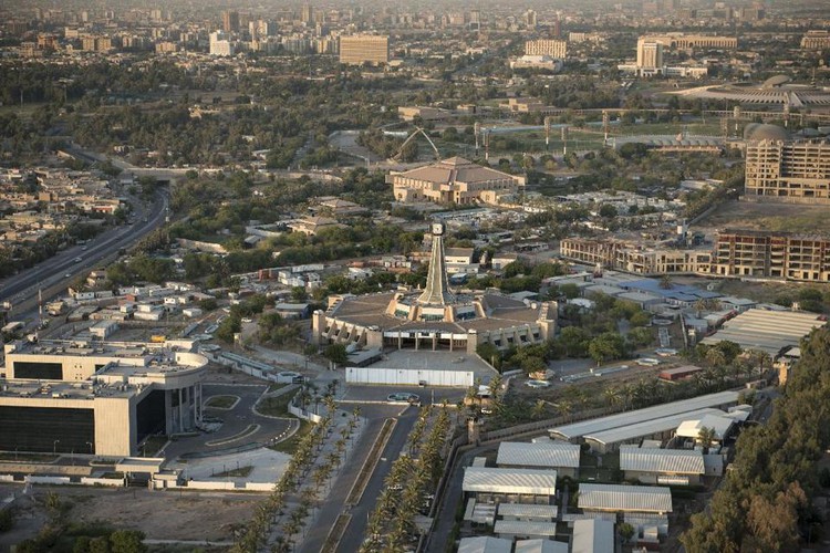 US bombs IS near Baghdad for first time