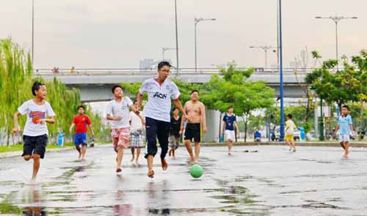 Vietnam teens devote more leisure time to cyberspace than reality: survey