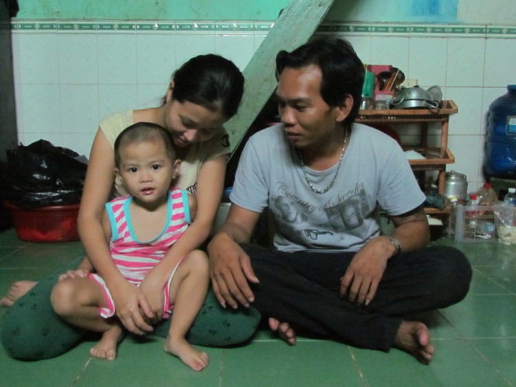 Vietnam man marries derelict, featured on American photographer’s blog