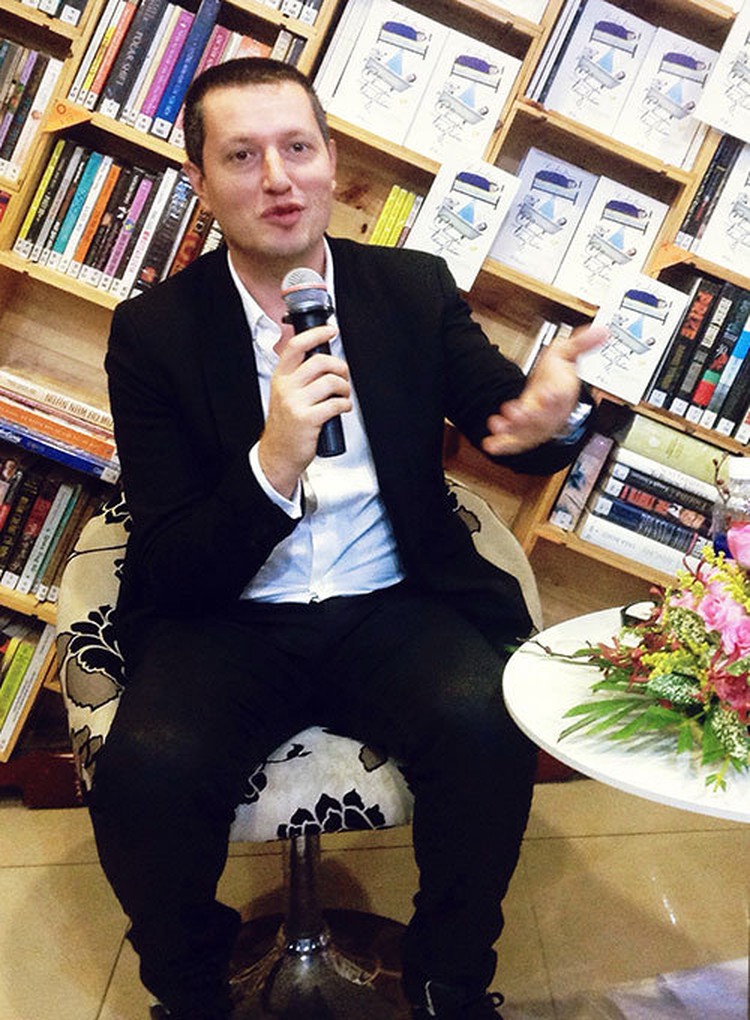 Belgian author talks quick novel writing with Vietnam readers