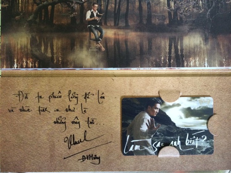 Vietnam ‘pop king’ pioneers smart media card album production