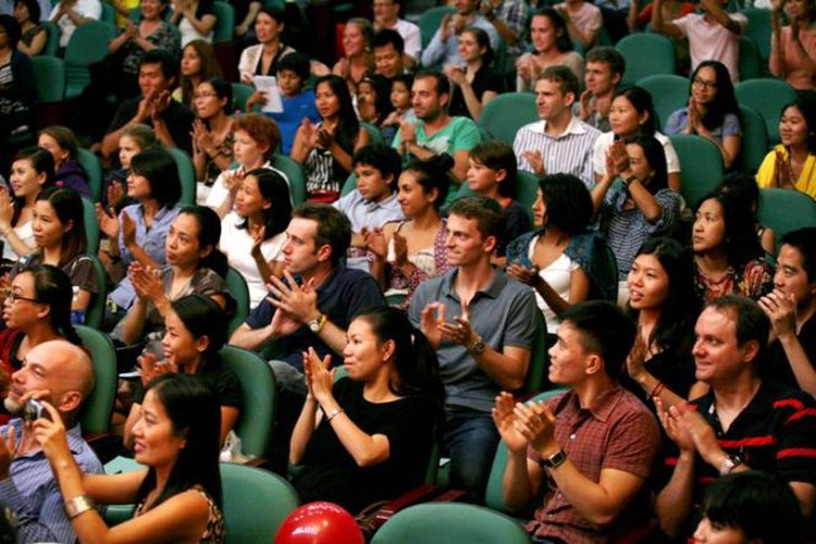 Vietnam theaters lack luster, sell tickets poorly