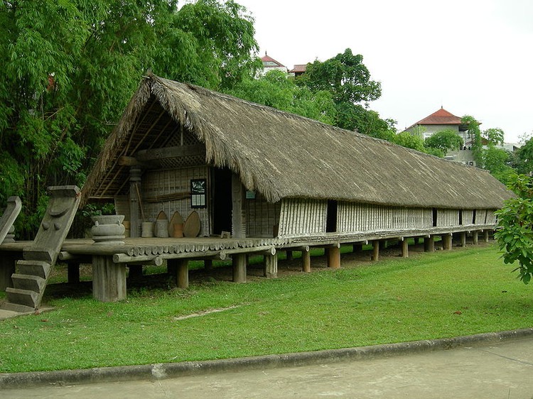 Ethnic stilt houses in Central Highlands disappearing