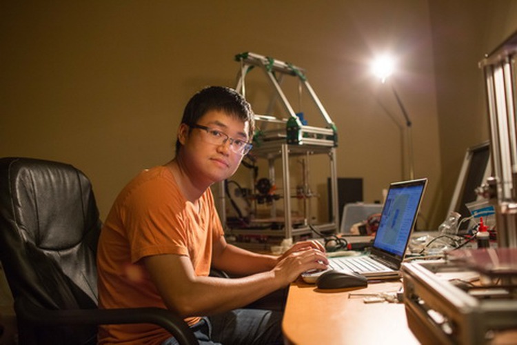 Vietnamese engineer builds low-cost 3D printer