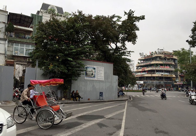 Hanoi restarts construction of information center for iconic lake