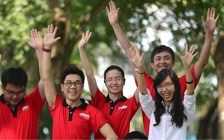 Vietnam artists join hands to heighten public awareness of road safety