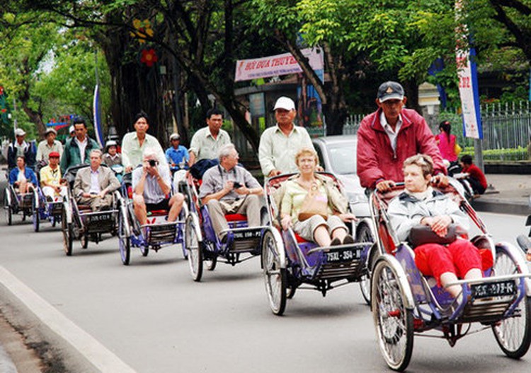 Businesses spend $659k revamping pedestrian street in Vietnam's former capital