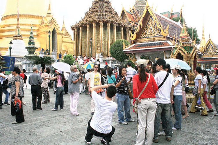 Ho Chi Minh City firms offer cheaper tours for New Year