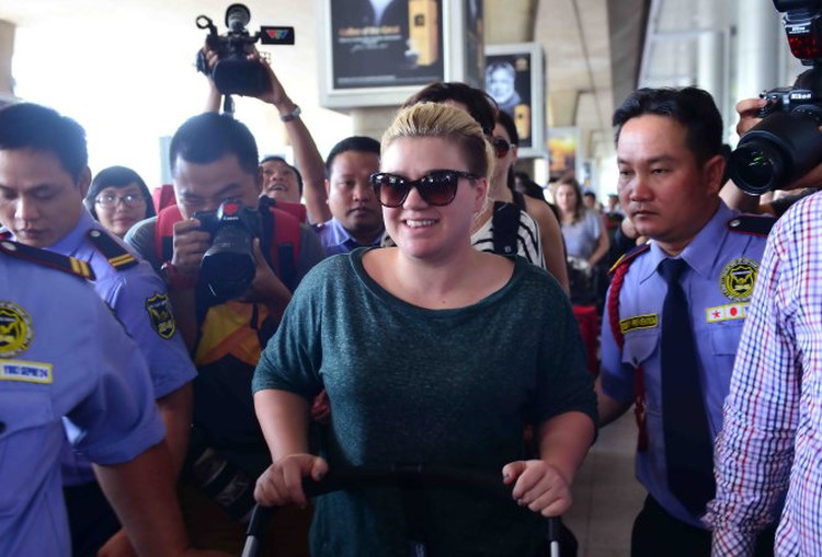 Kelly Clarkson ready for Miss Vietnam 2014 finale