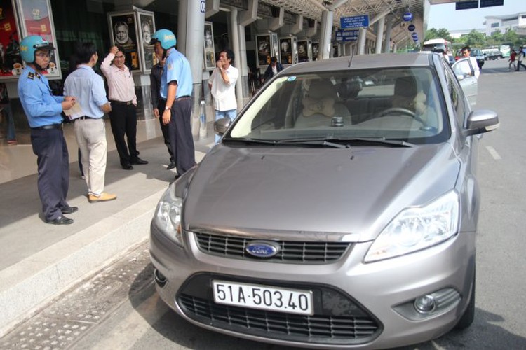 Uber suffers second crackdown, repeated protest by taxi association in Vietnam
