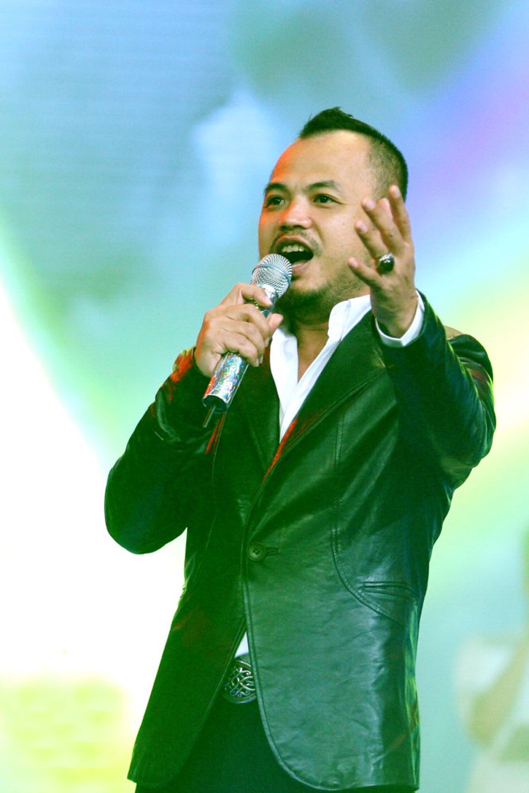 Vietnam composer takes legal action against music downloading website over copyright