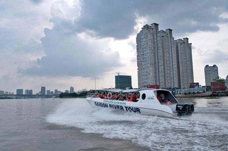 Chinese man’s body found drifting in Ho Chi Minh City river