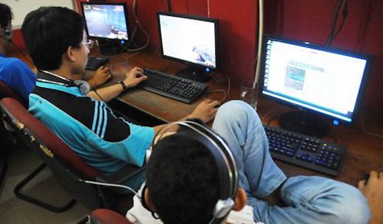 OMG! Young Vietnamese abuse English Internet acronyms, adopt them in daily life