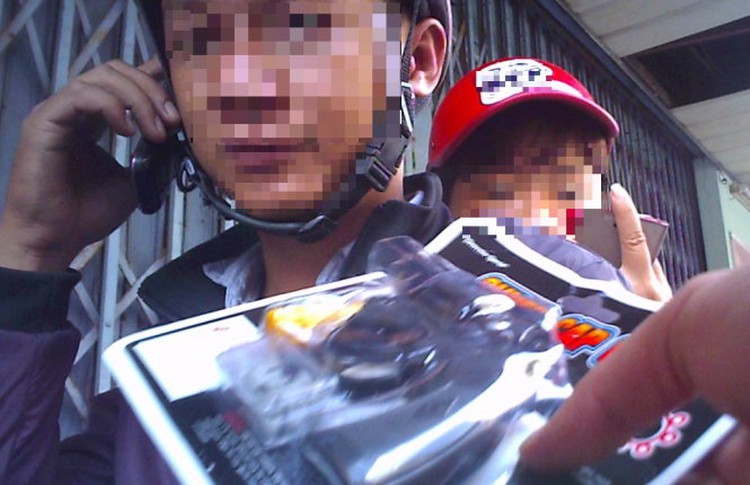 Exposed: Firecracker guns sneakily traded in Ho Chi Minh City