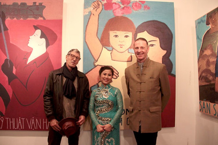 British entrepreneur collects, exhibits Vietnamese propaganda paintings