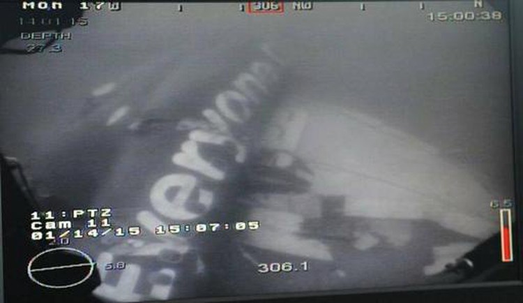 Singapore navy finds main body of crashed AirAsia jet