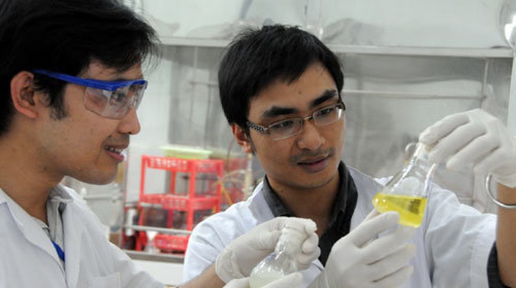 Vietnam names youngest and oldest professors at 36 and 81
