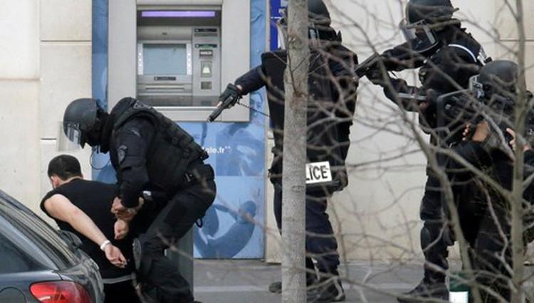 French post office hostage-taking ends, no victims