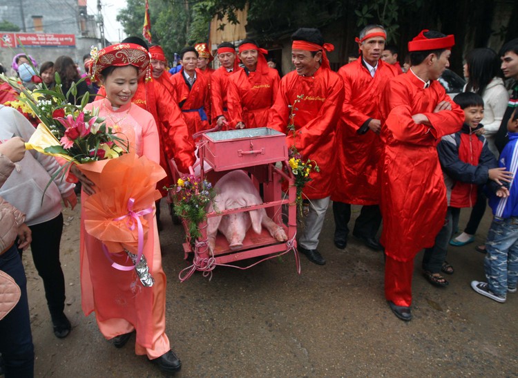 Vietnam suggests changing name, limiting public view of pig slaughter fest