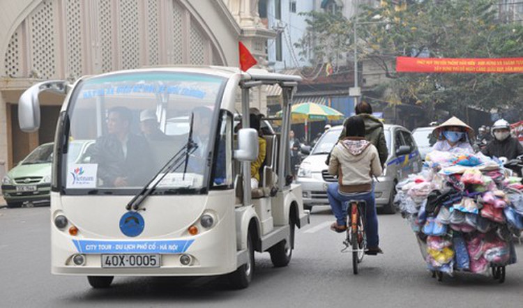 Northern Vietnamese city to pilot electric car tourism service during Tet