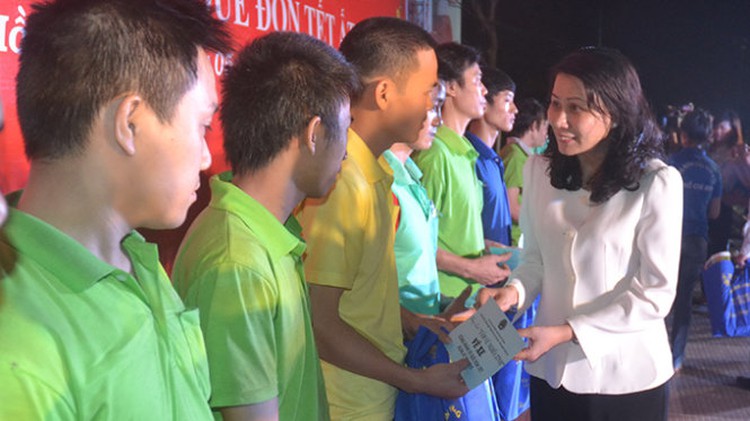 Vietnam workers fret over overdue pays ahead of Tet
