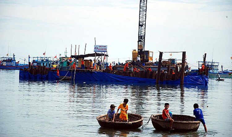 Ancient crater found off central Vietnam