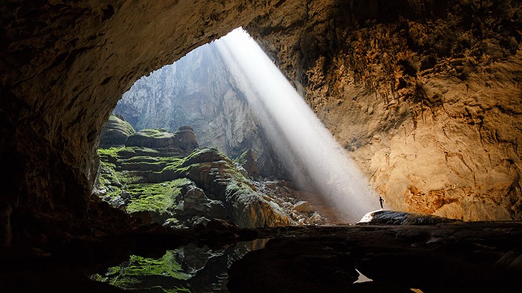 Inside Vietnam’s Son Doong Cave – world’s largest (drone video)