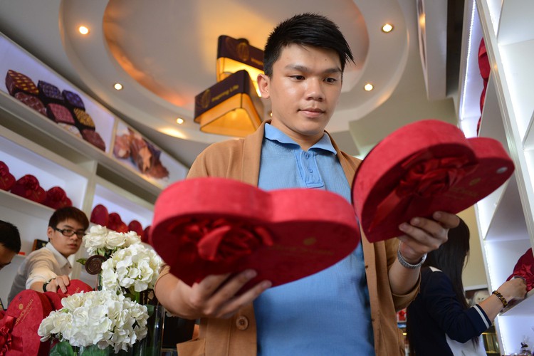 Valentine’s Day in Vietnam: Say "Anh yêu em" (I love you)