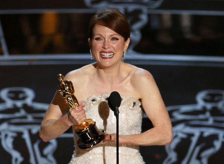 Julianne Moore takes best actress Oscar for 'Still Alice'