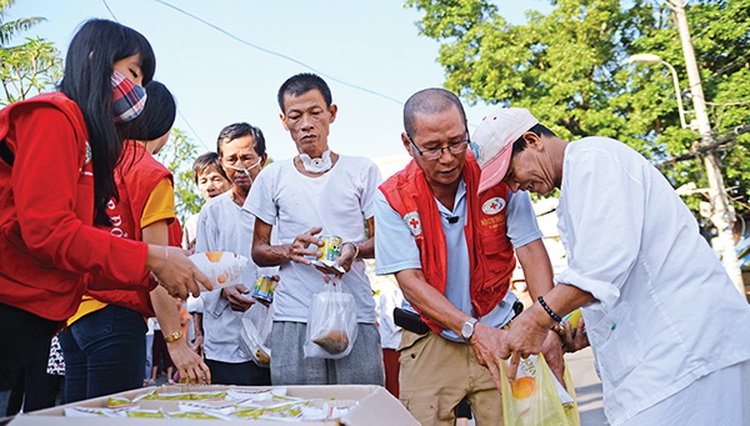For almost 3 decades, this Vietnamese man has been devoted to charity