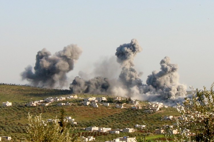 Air strike on Islamic State-run refinery in Syria kills 30: monitor