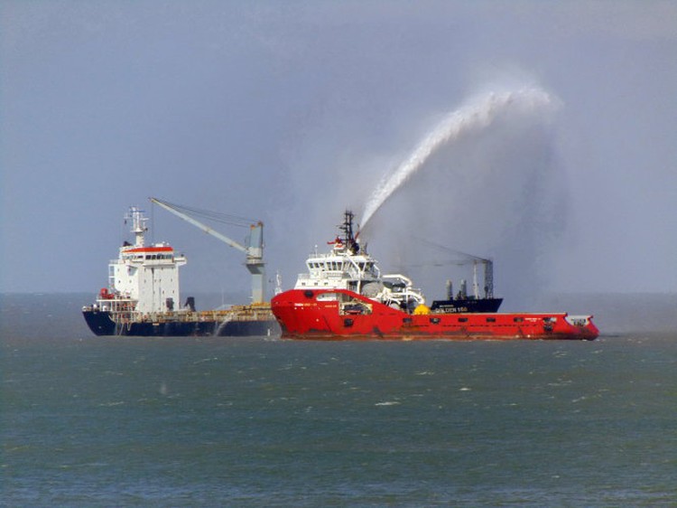 Panamanian freighter catches fire off Vung Tau, 20 crew members saved