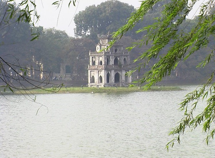 German expert releases trilingual photo book on Hanoi