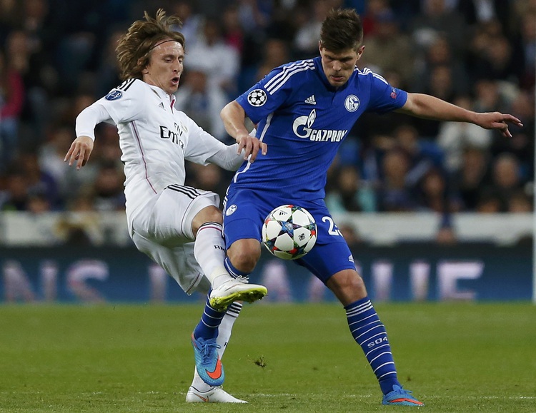 Holders Real squeak past Schalke into last eight