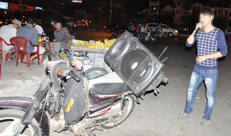 Live ‘mobile music’ growing popular at Vietnam parties