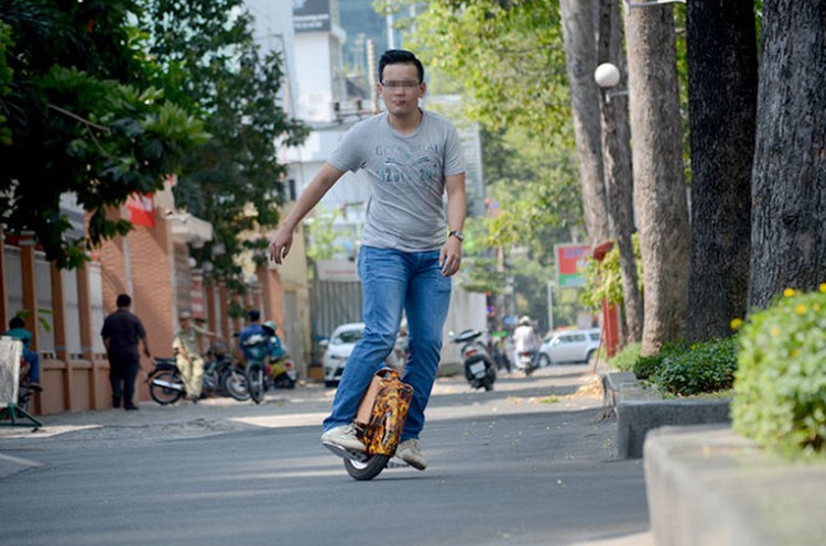 Vietnamese urban dwellers now infatuated with electric solowheels