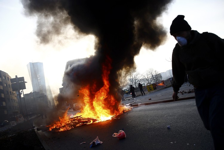 Protesters set police cars on fire as anti-ECB protest starts in Germany