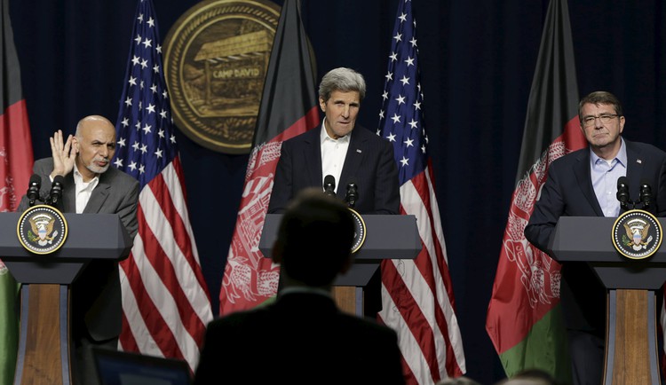 Pentagon notifying 100 U.S. troops threatened by Islamic State