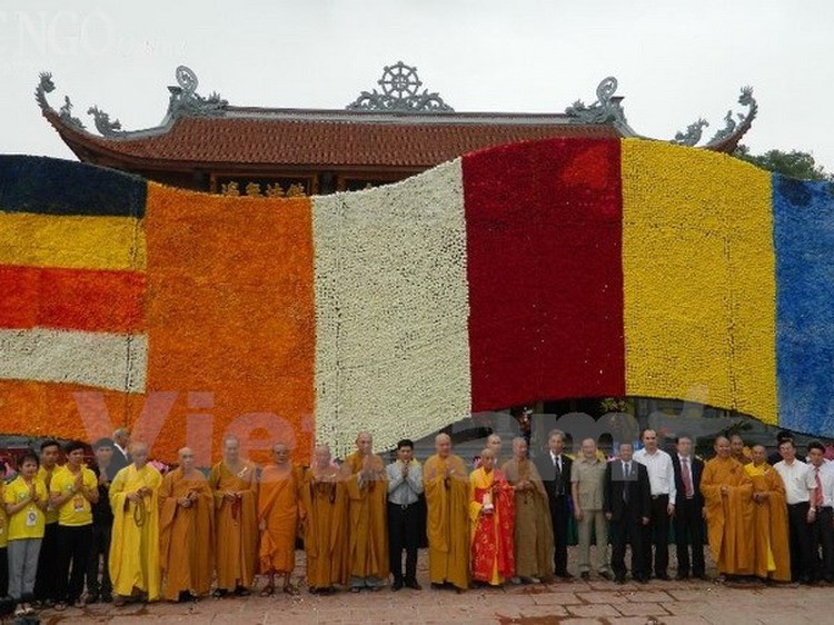 Vietnam’s Buddhist flag of fresh flowers named world’s largest