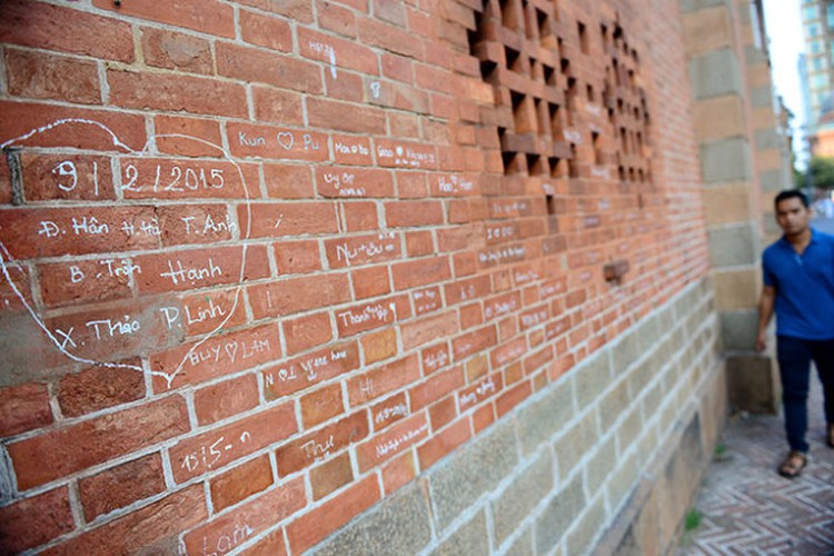 OP-ED: Strict punishment should be inflicted on those writing on public walls