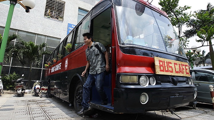 Recommended for expats: Bus, container coffee shops in Hanoi, Ho Chi Minh City