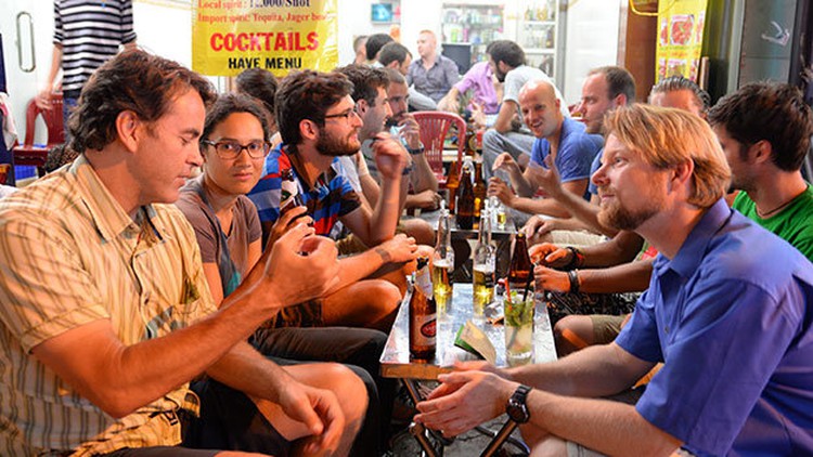 What do expats think about Vietnamese’s drinking habit?
