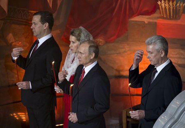 Putin earns less than many in the Kremlin, documents show