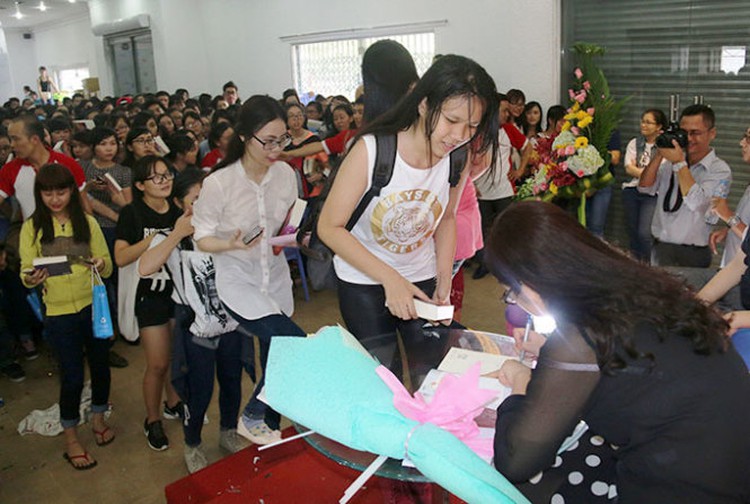 Oversentimental, sex fiction of Chinese origin endemic in Vietnam